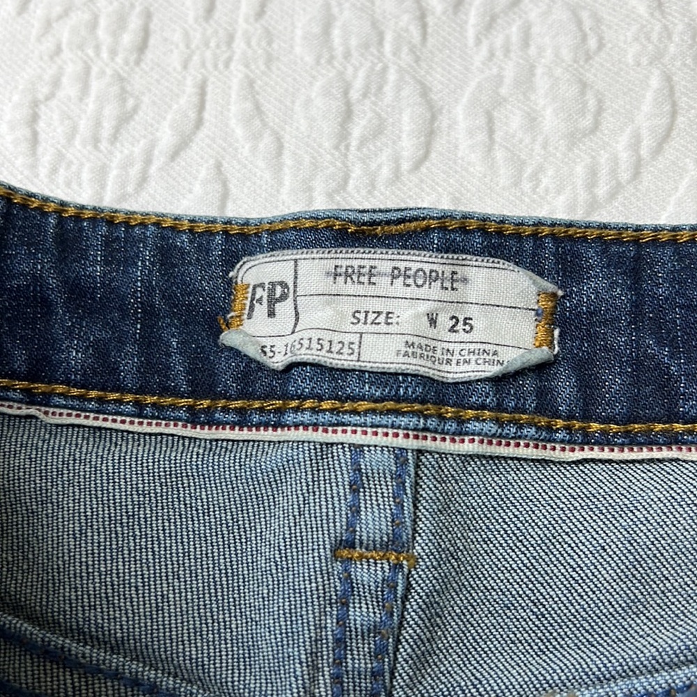 ⭐️Free People four season red rose embroidered jeans size 25 - Picture 7 of 12
